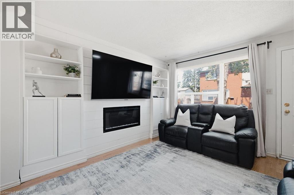 164 JANSEN Avenue Unit# 11