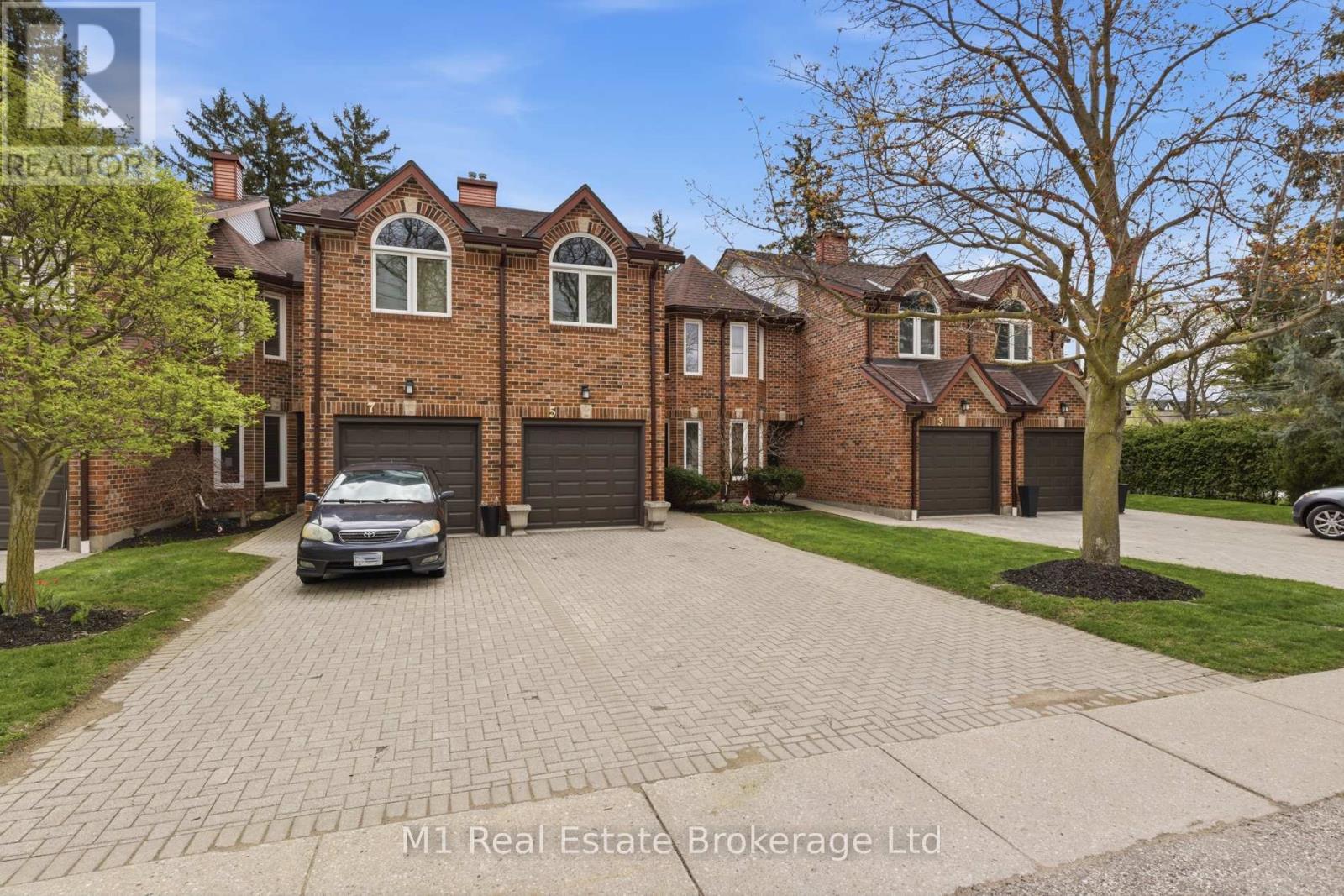 5 MARILYN DRIVE