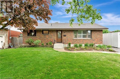 38 HICKERY Place Brantford ON N3S3C8