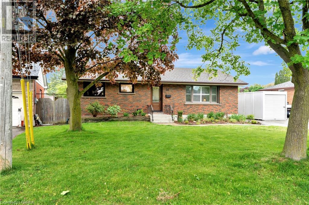 38 HICKERY Place