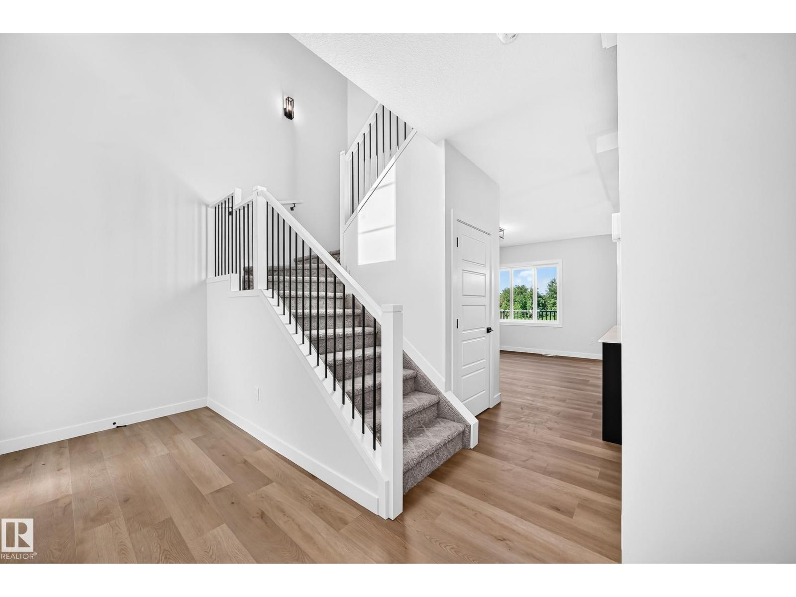 102 Waverly WY