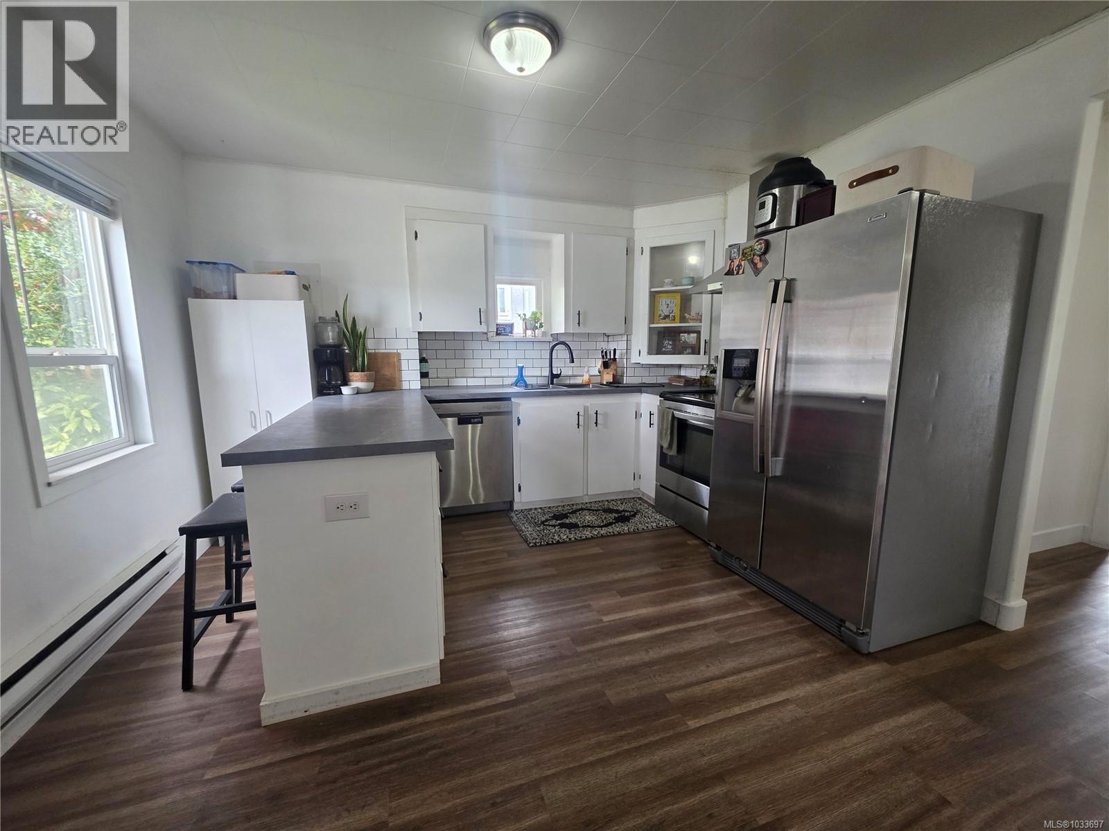 4883 Elizabeth St