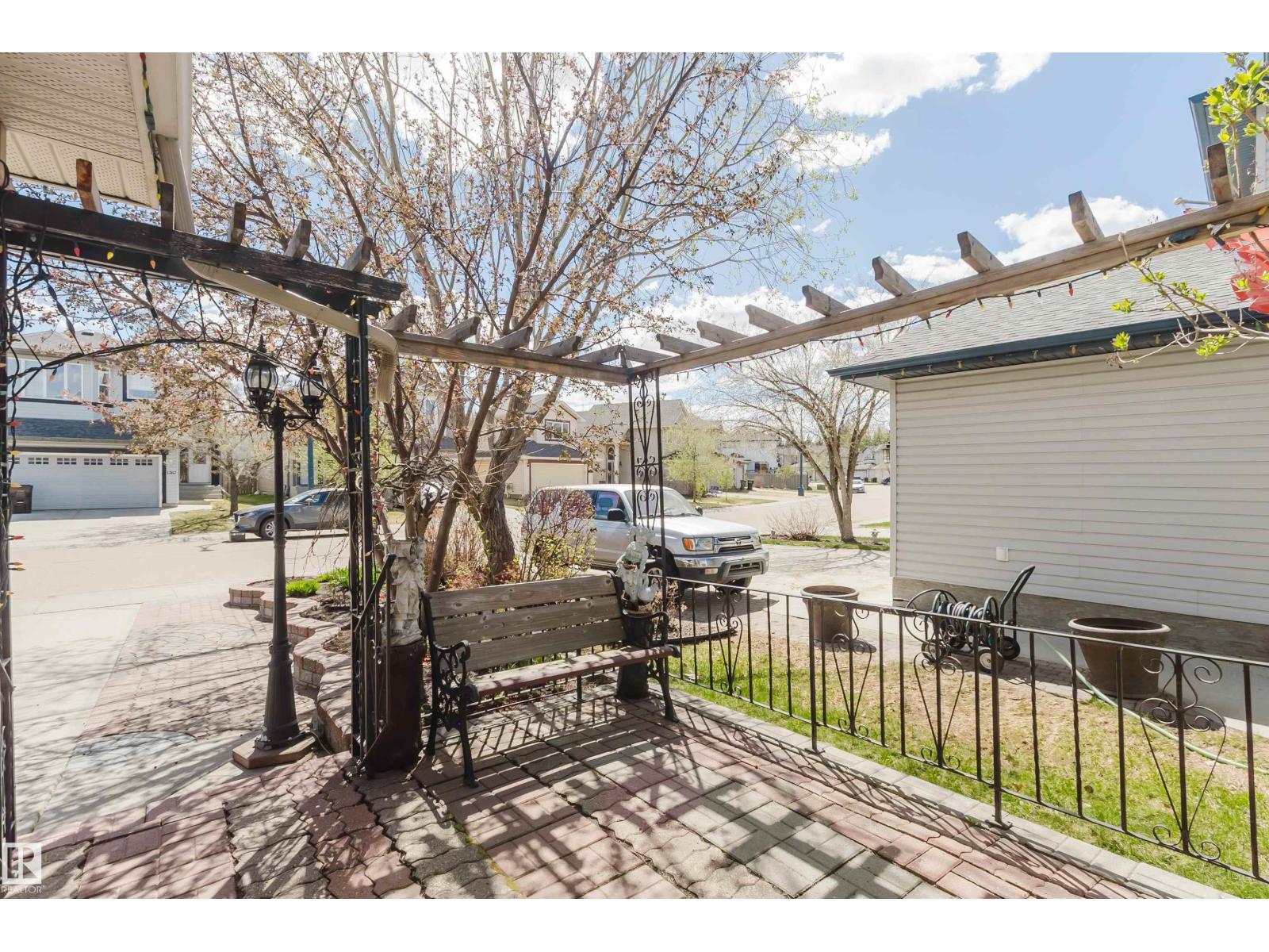 1764 MELROSE CR SW