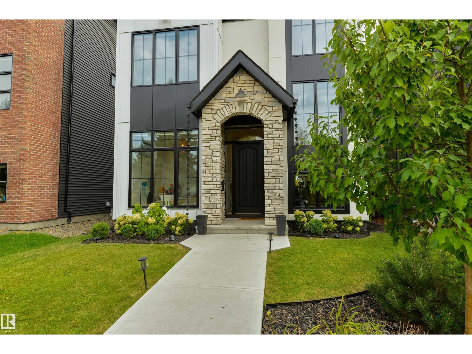8107 144 ST NW
