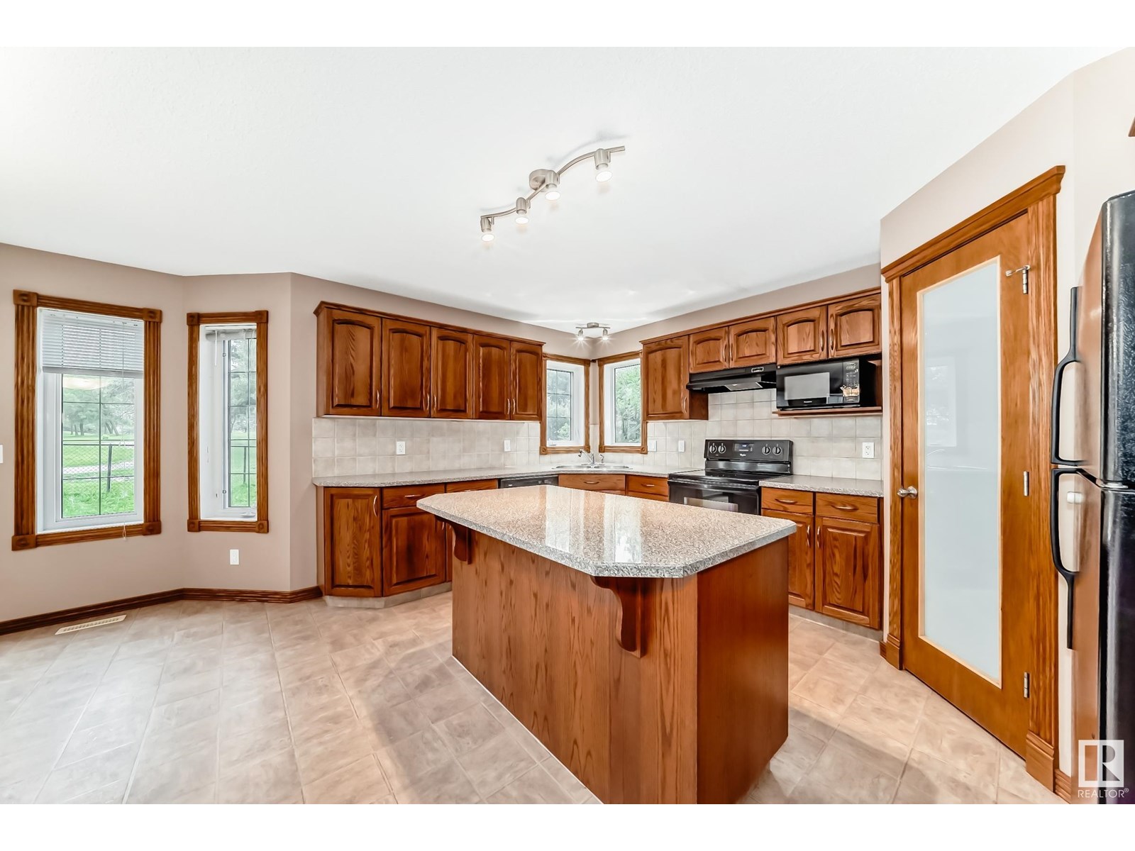 204 REICHERT DR