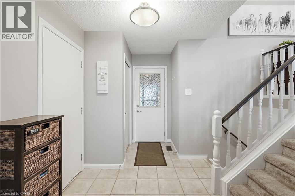 32 HOBART Crescent