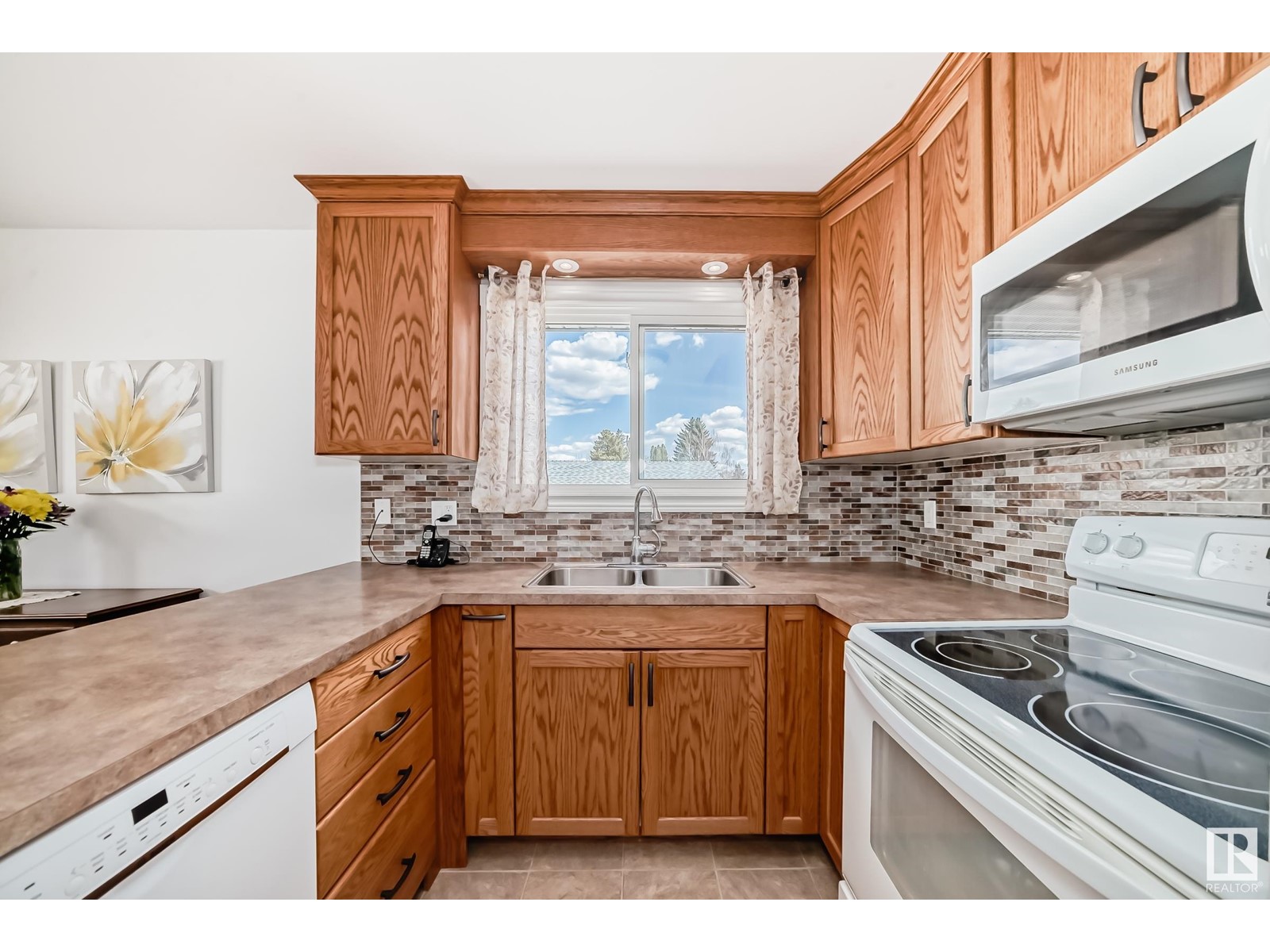 15003 76 ST NW