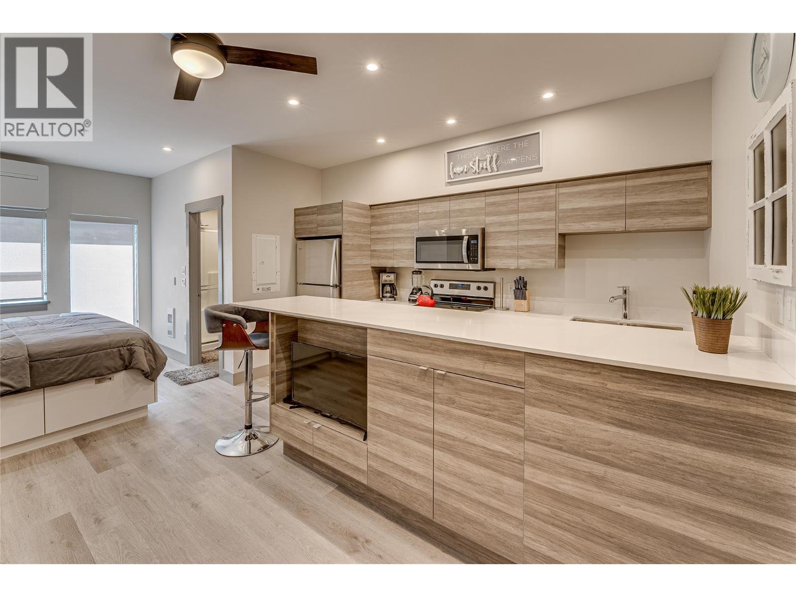 2555 Lakeshore Road Unit# 321