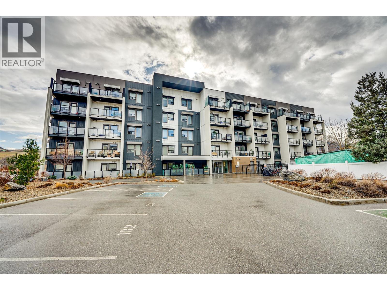 2555 Lakeshore Road Unit# 321