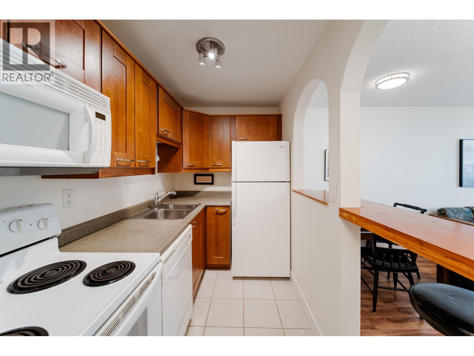 211 423 AGNES STREET