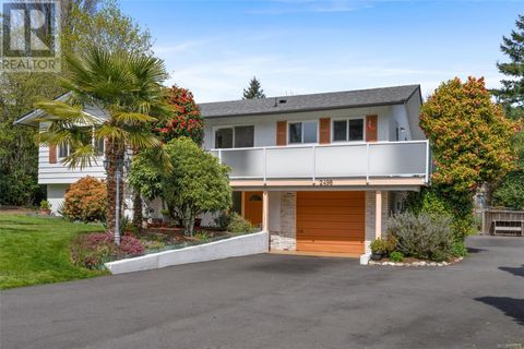 2498 Meadowland Dr Central Saanich BC V8Z5P5