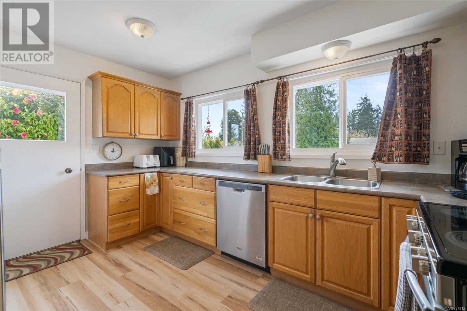 2498 Meadowland Dr