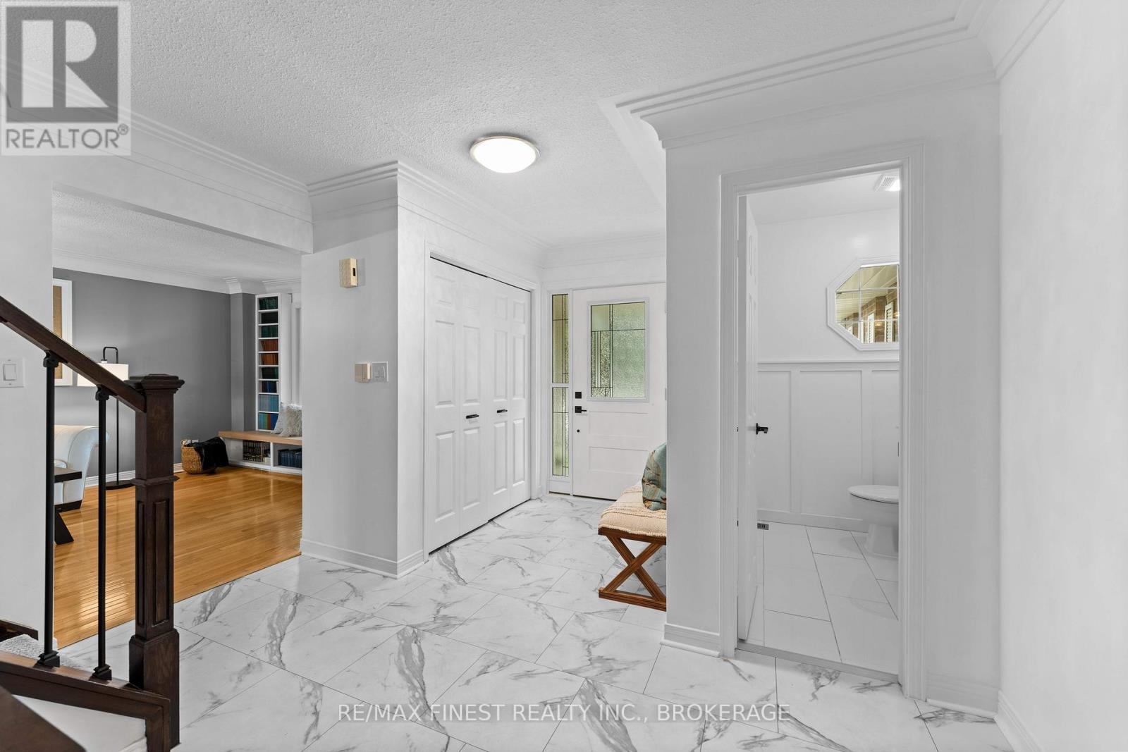 894 ROWANTREE CRESCENT