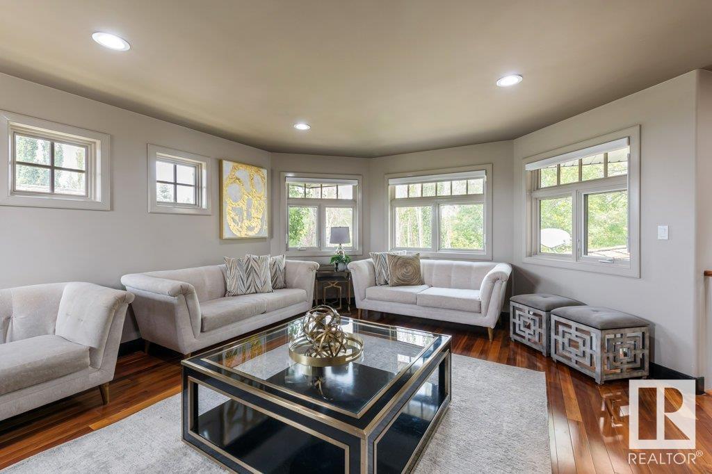 34 KINGSFORD CR