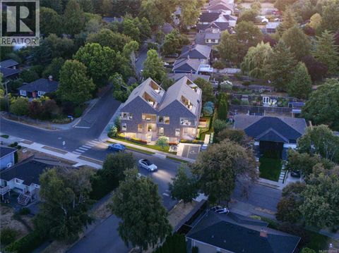 395 St. Charles St Victoria BC V8S3N2