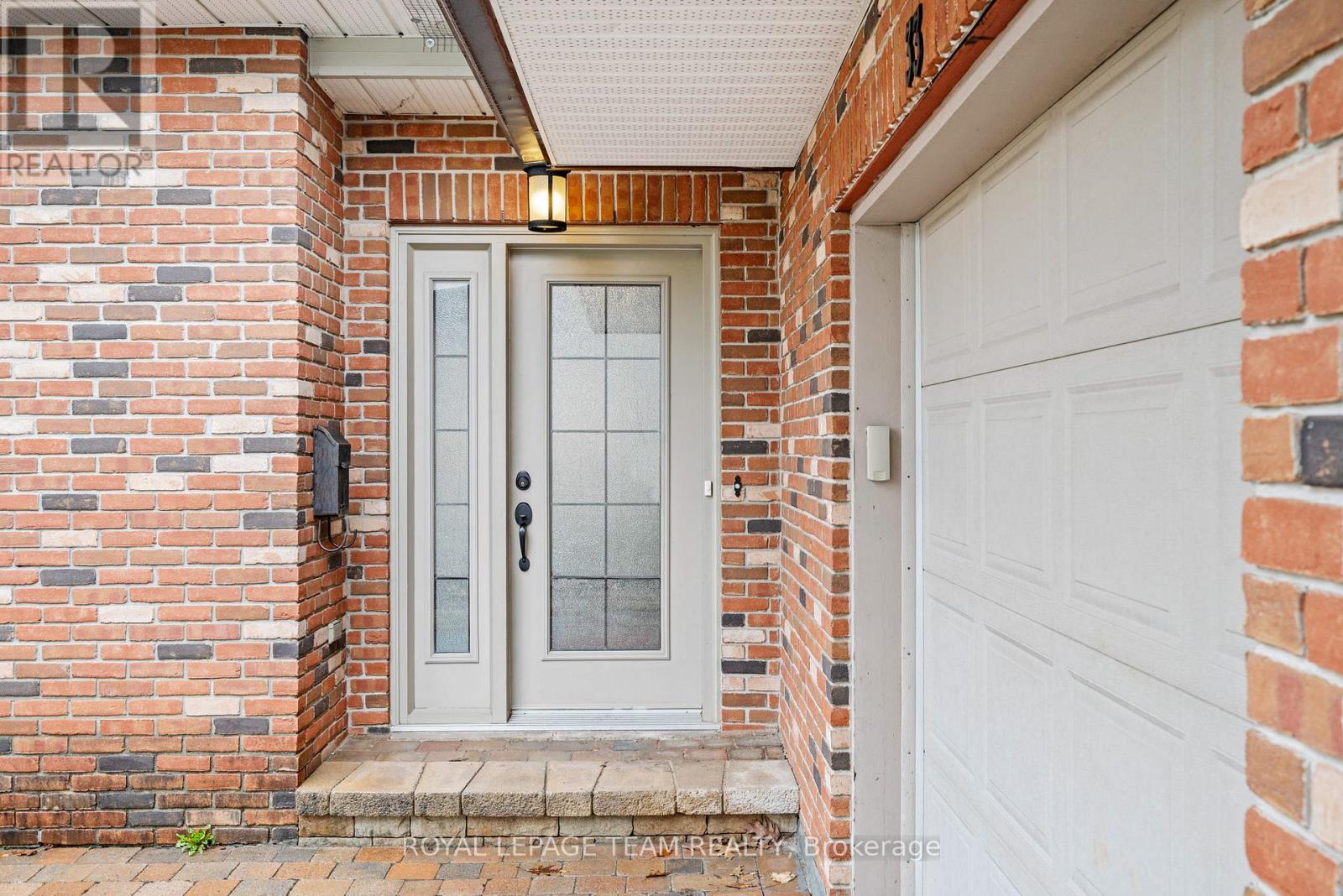 33 RUTHERFORD CRESCENT