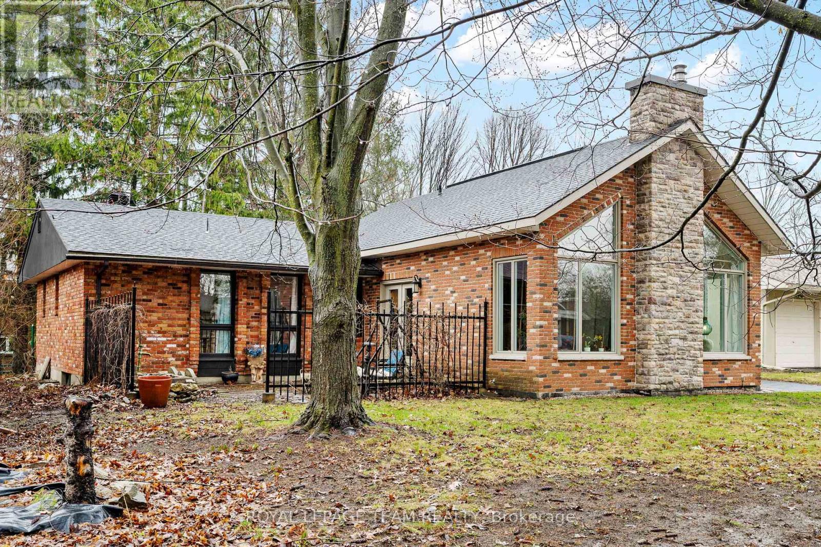 33 RUTHERFORD CRESCENT