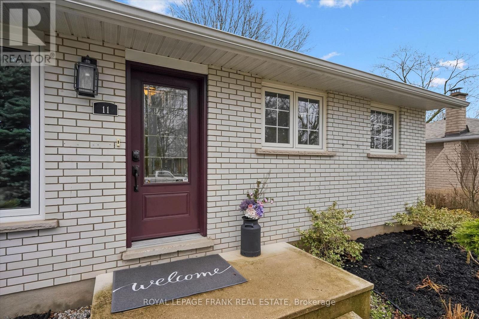 11 ARGYLE DRIVE
