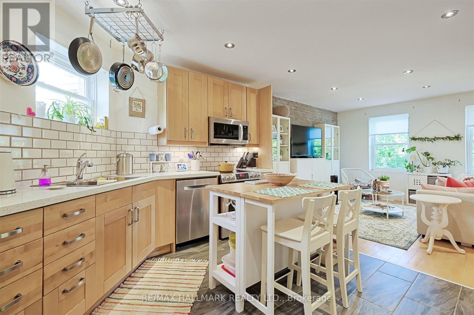 1926 GERRARD STREET E