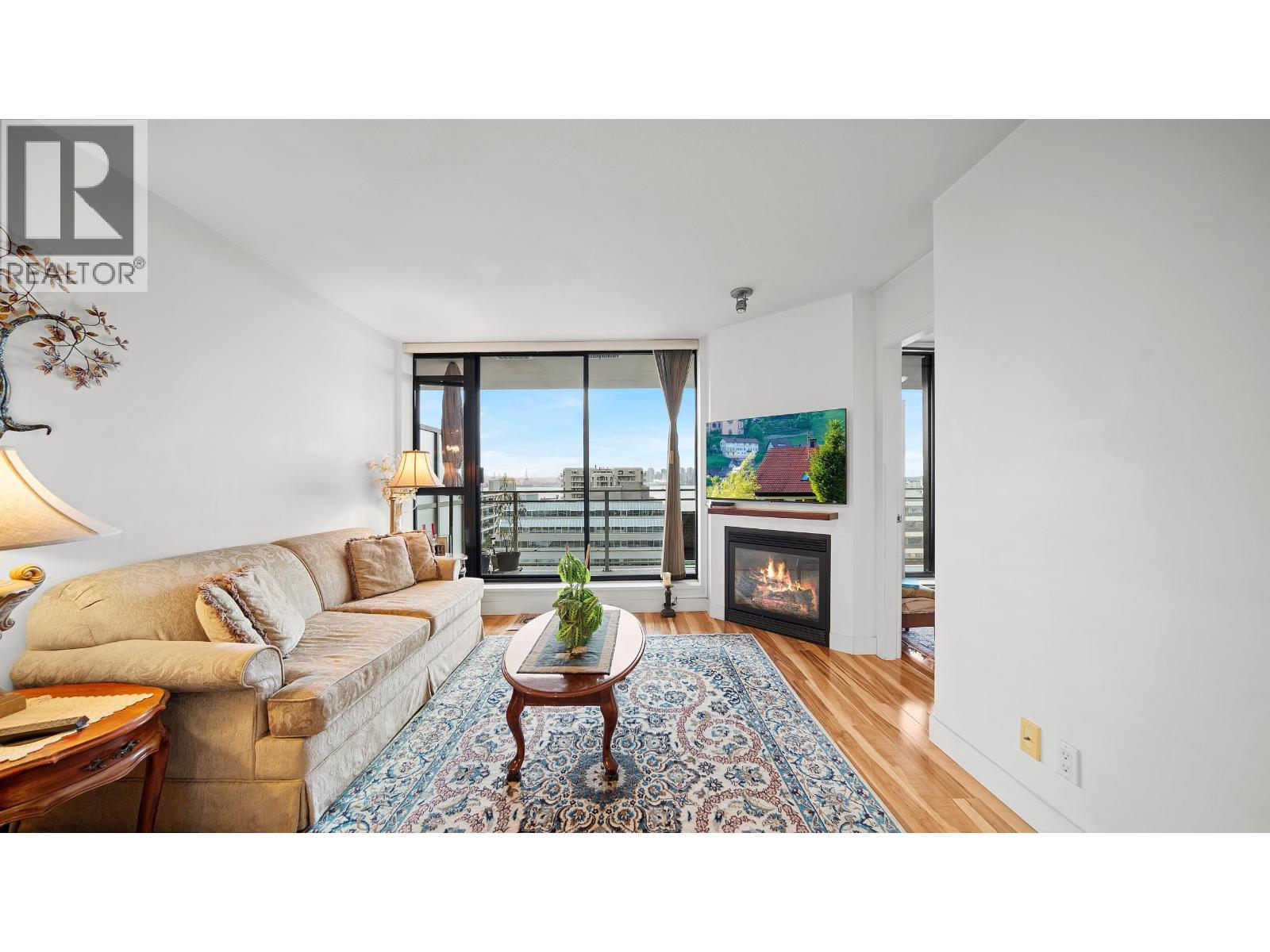 810 175 W 1ST STREET