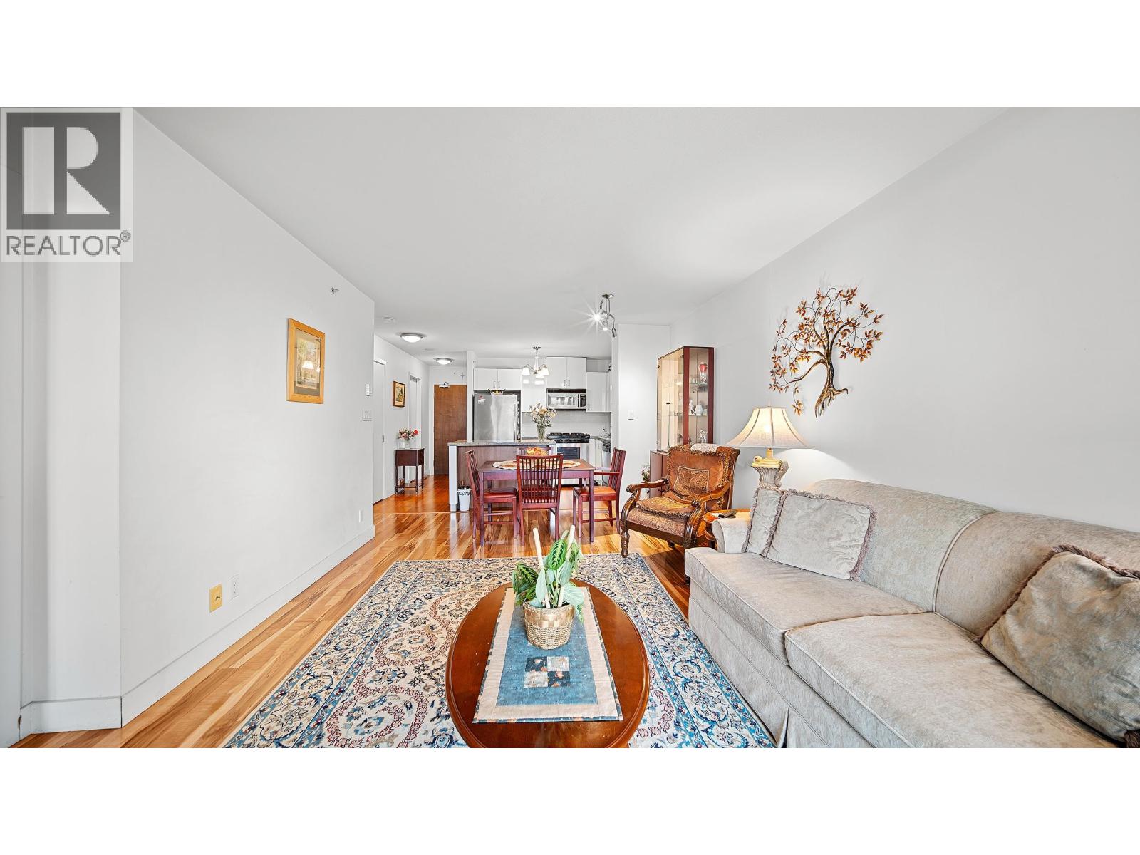 810 175 W 1ST STREET