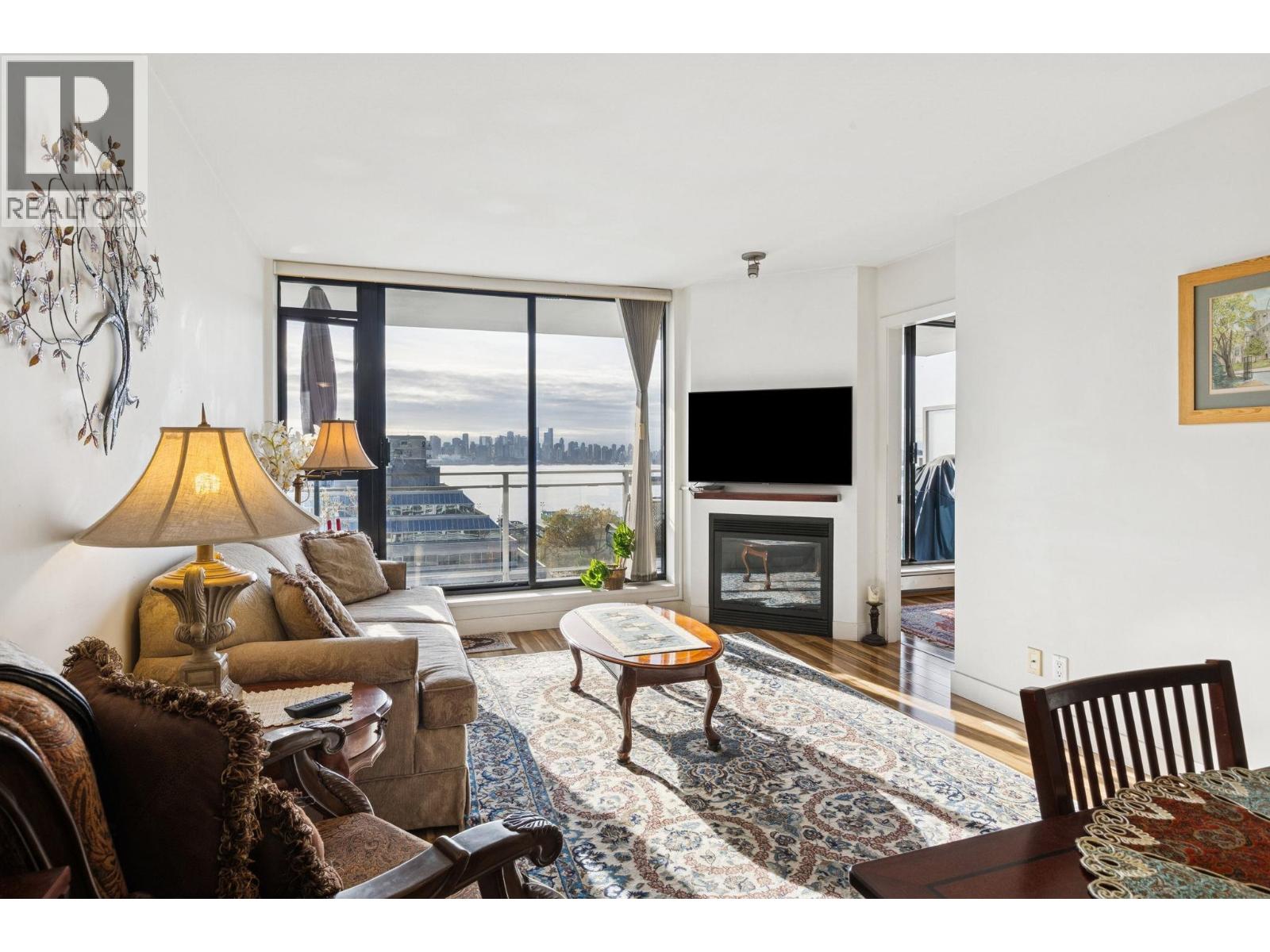 810 175 W 1ST STREET