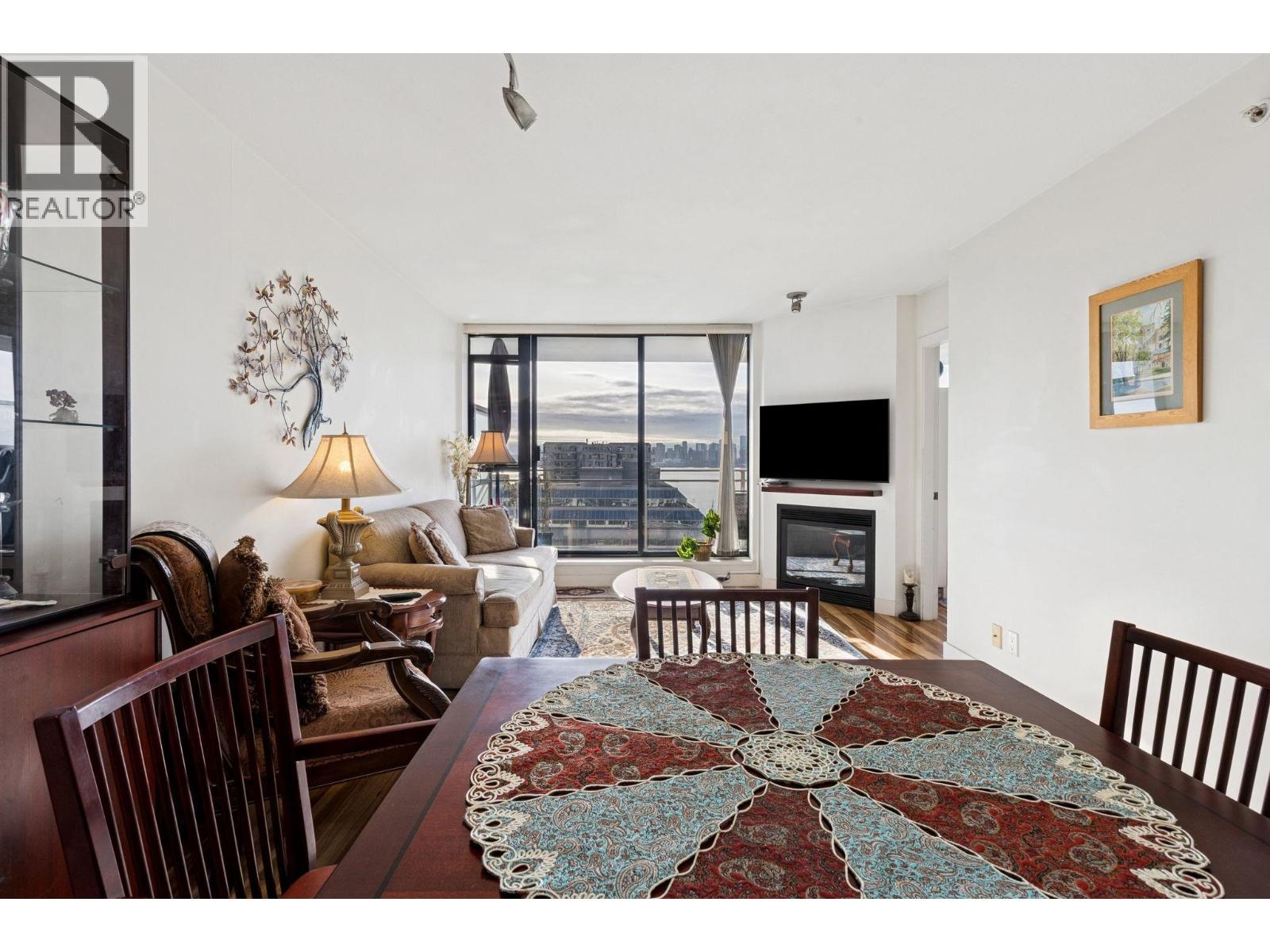 810 175 W 1ST STREET