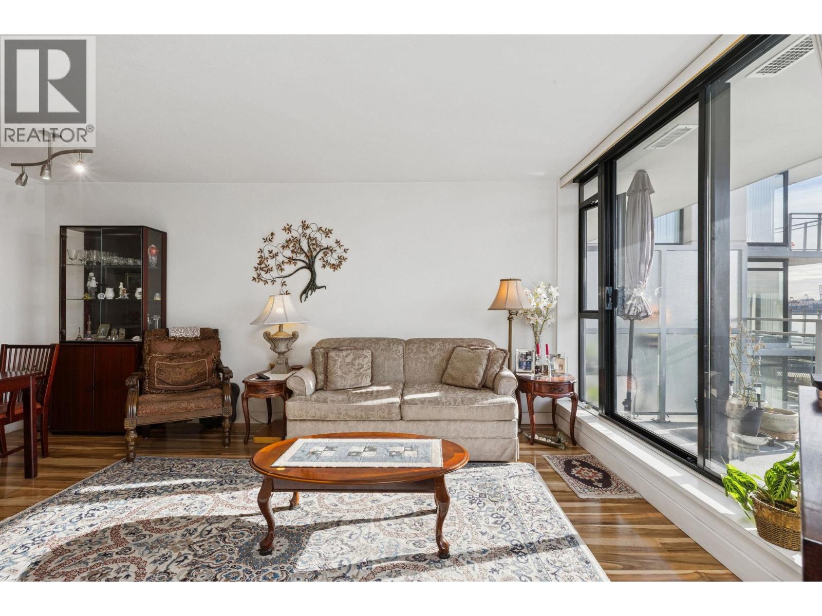 810 175 W 1ST STREET