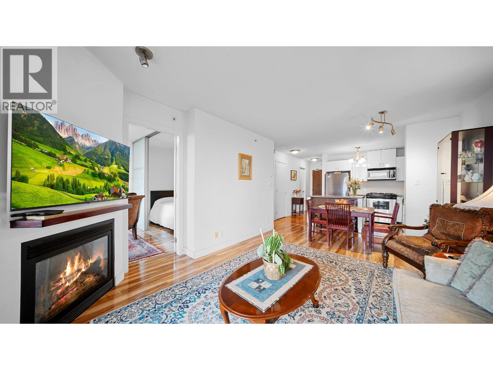 810 175 W 1ST STREET