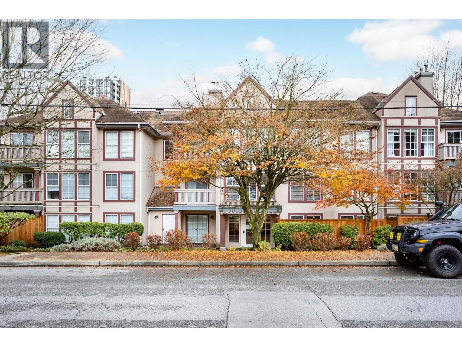 216 888 GAUTHIER AVENUE