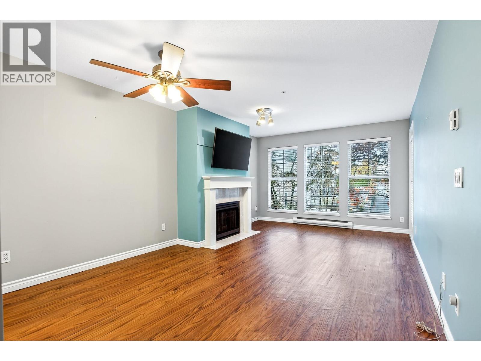 216 888 GAUTHIER AVENUE