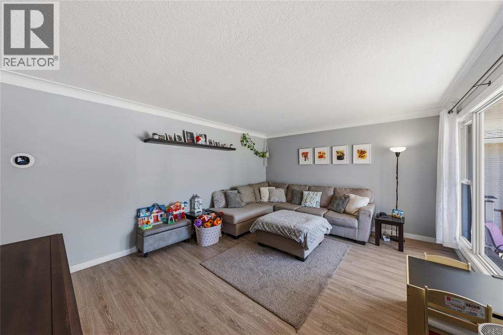 97 Grey CRESCENT