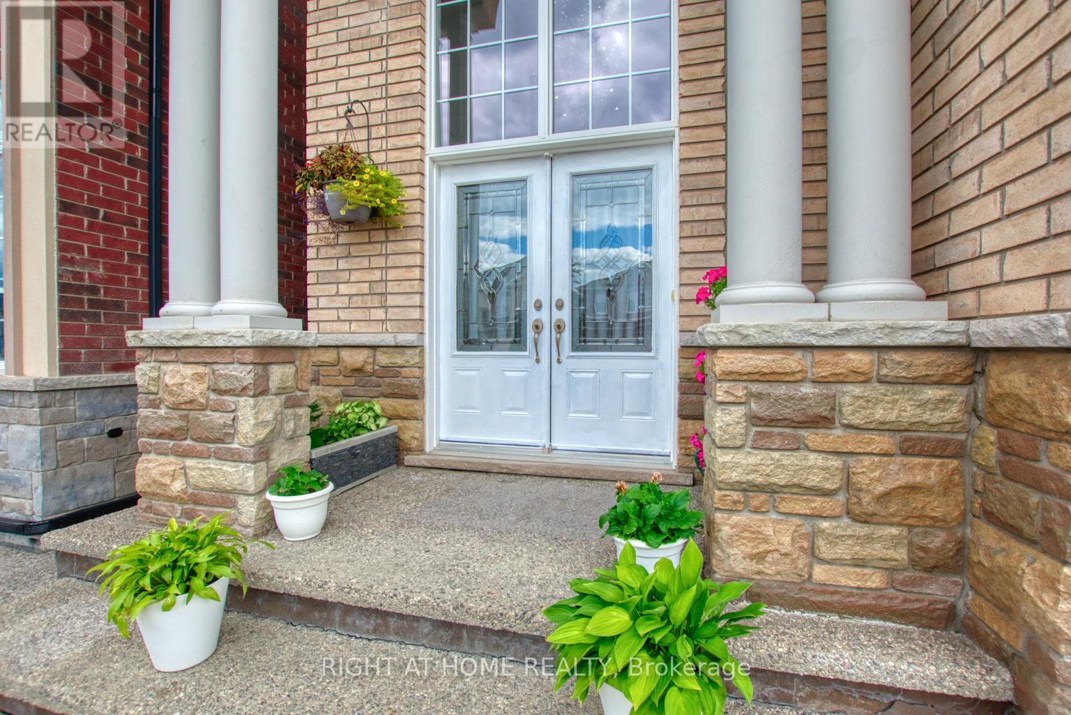 117 CHARTWELL CIRCLE