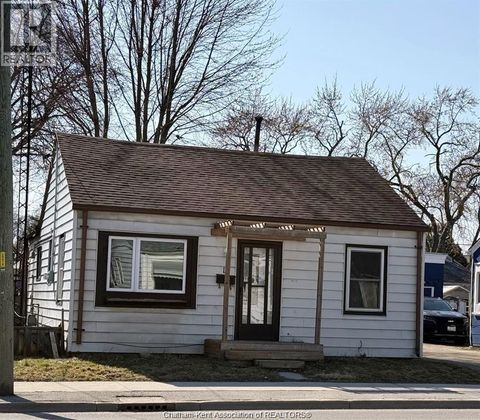 16 MCNAUGHTON AVENUE Wallaceburg ON N8A1R8