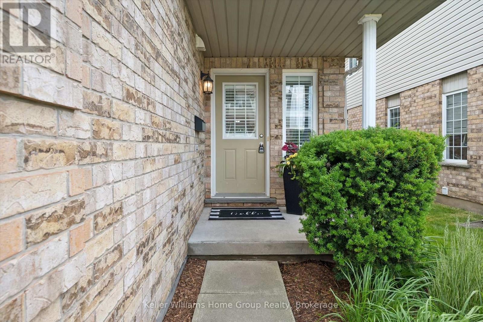 14 - 210 DAWN AVENUE