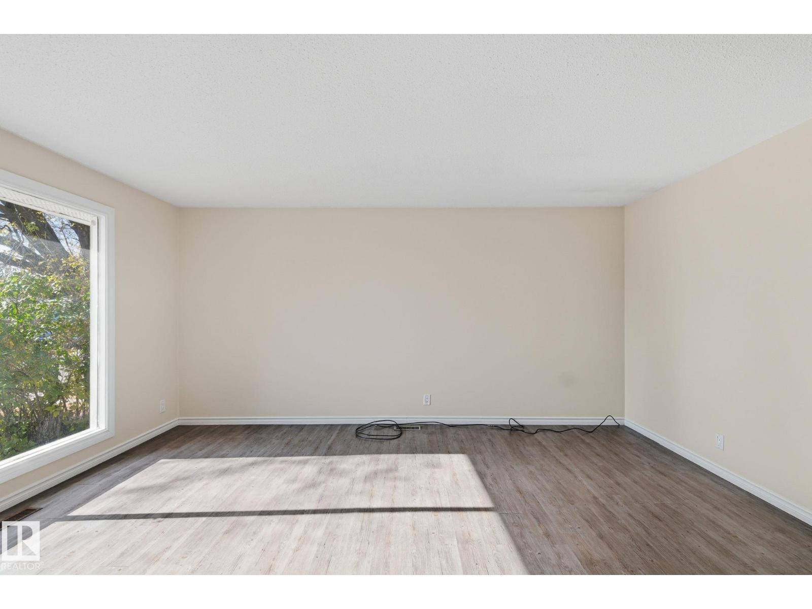 9508 9510 128 AV NW NW