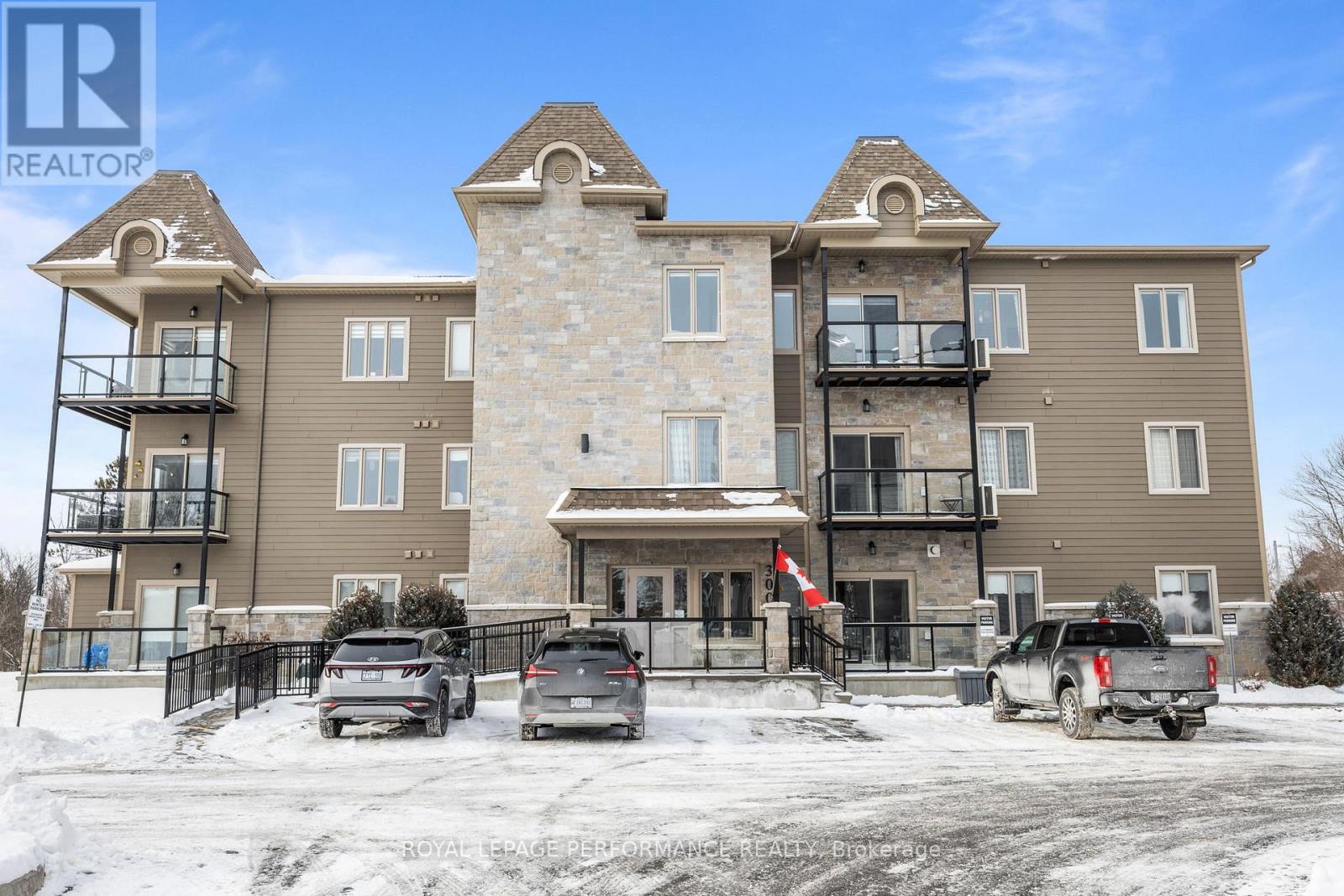 205 - 300 SOLSTICE CRESCENT