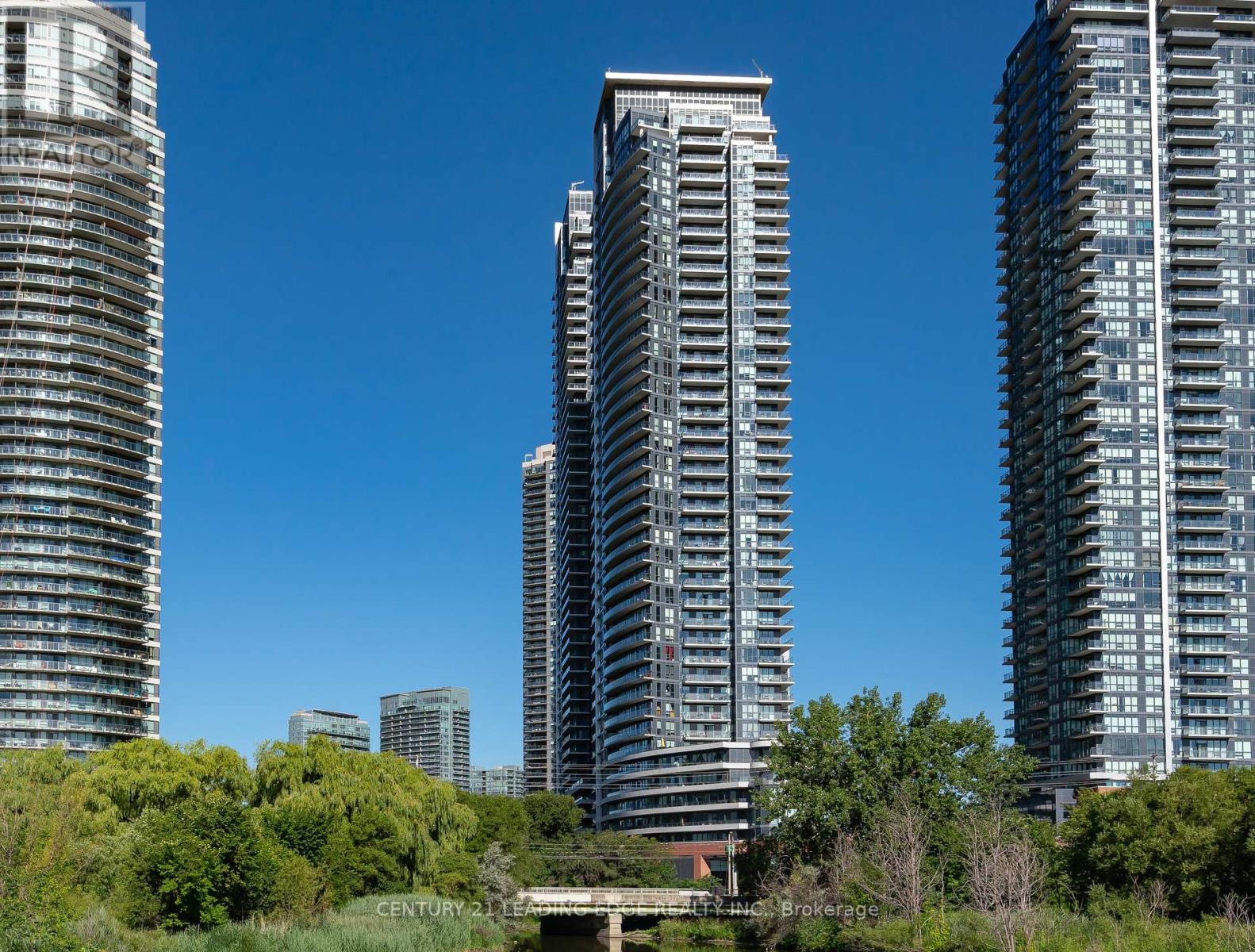 811 - 2212 LAKESHORE BOULEVARD W