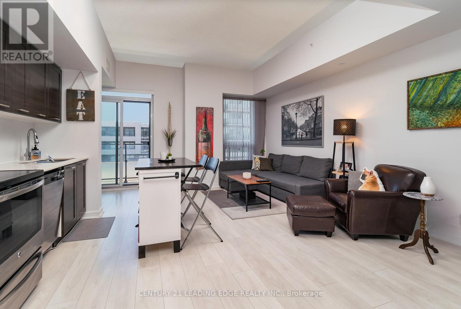 811 - 2212 LAKESHORE BOULEVARD W