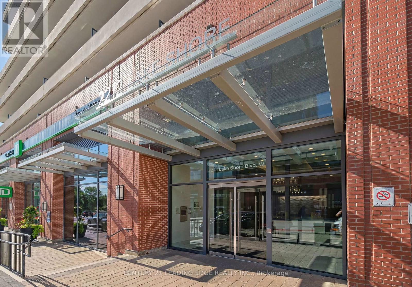 811 - 2212 LAKESHORE BOULEVARD W