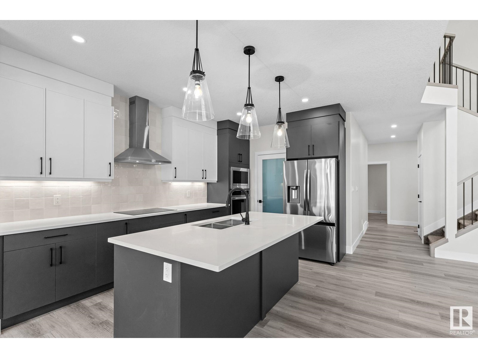 8512 181 AV NW