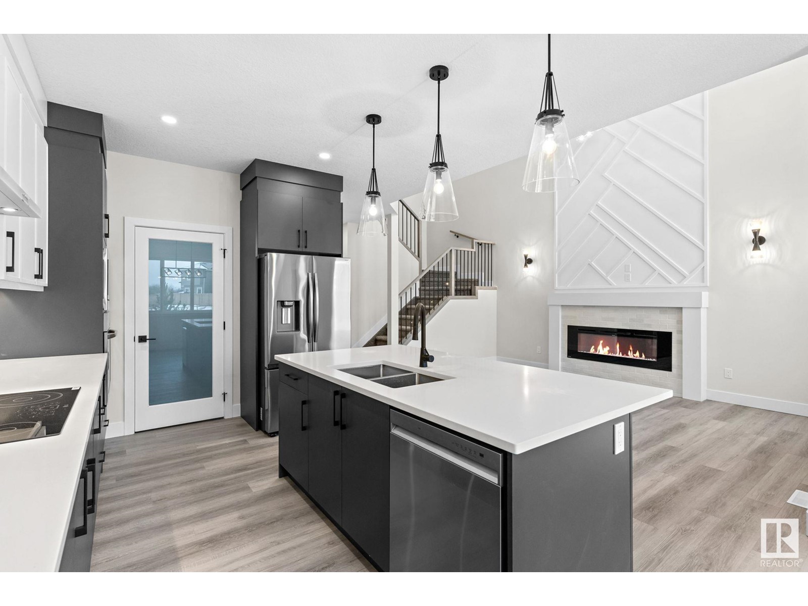 8512 181 AV NW