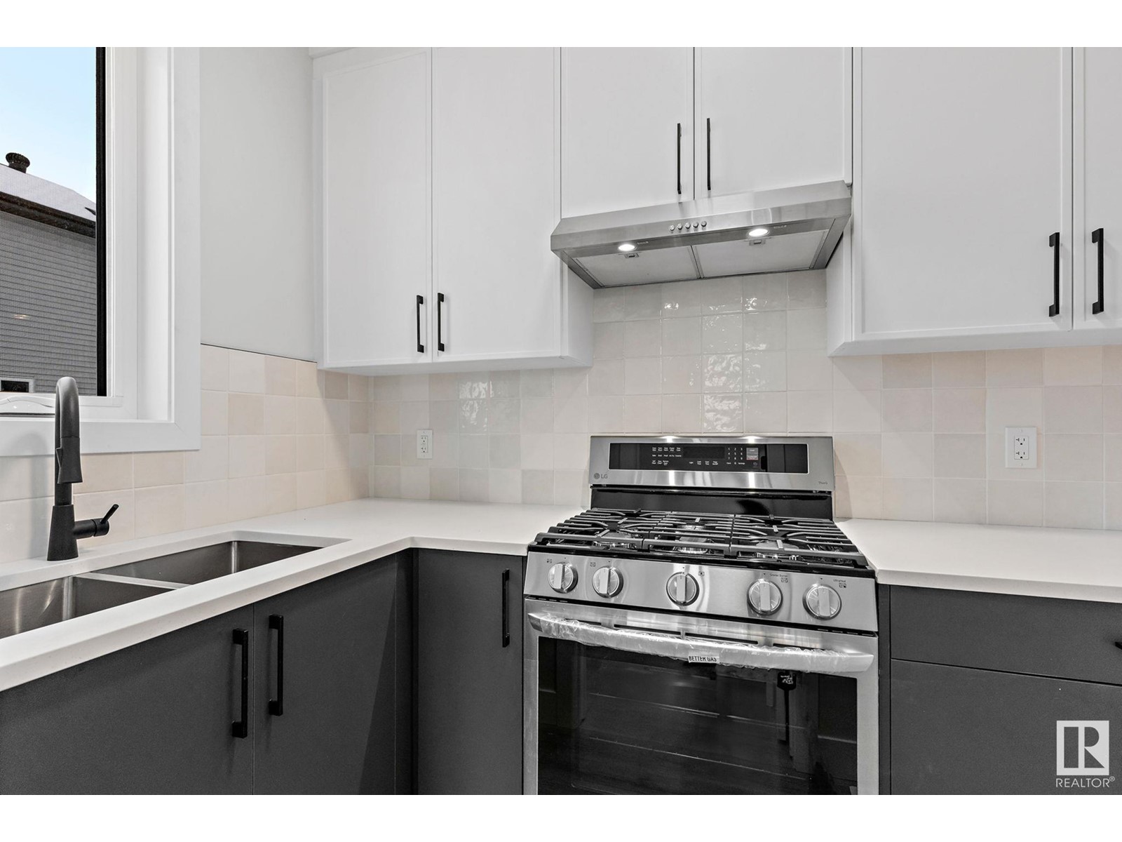 8512 181 AV NW