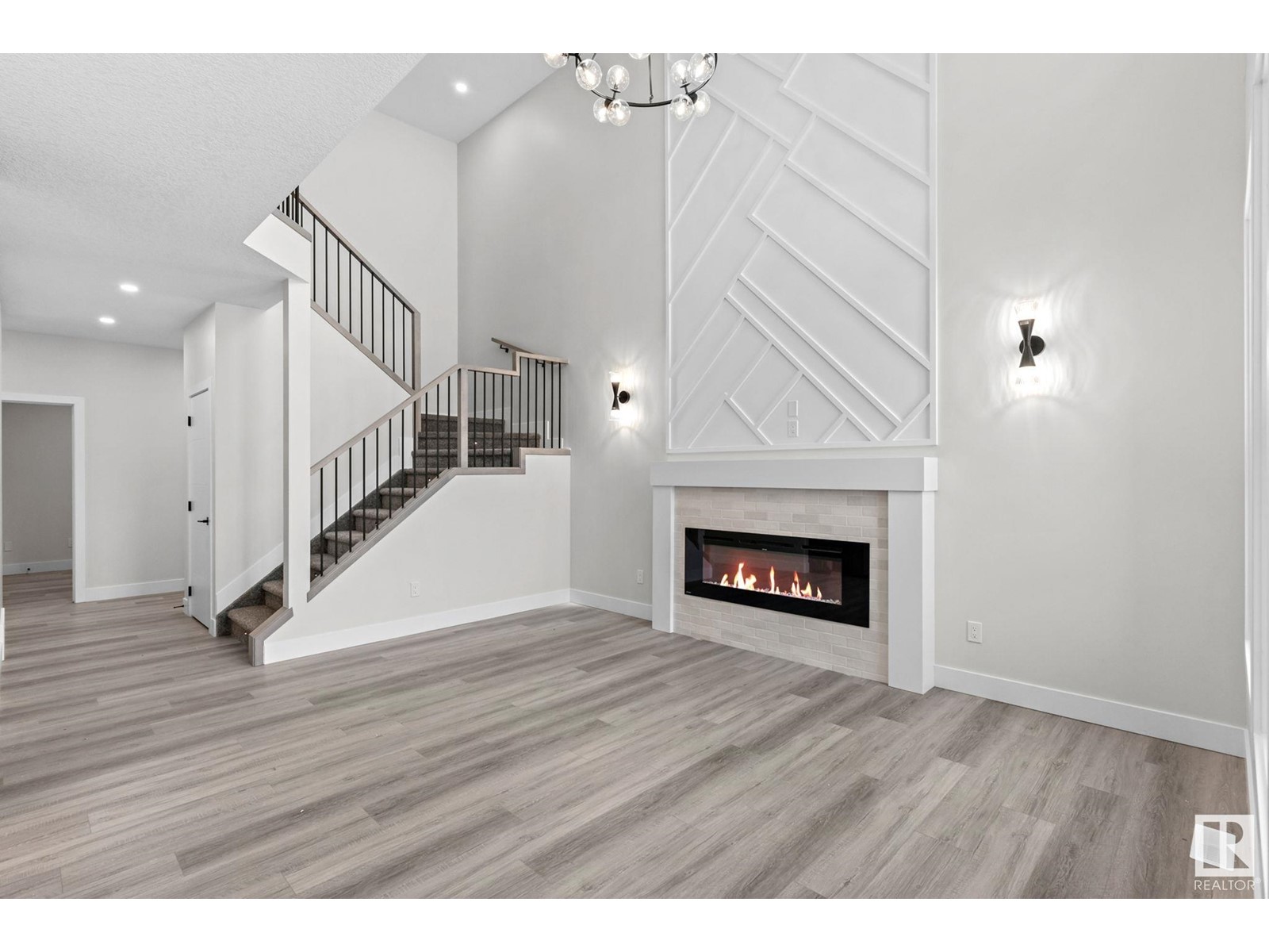 8512 181 AV NW