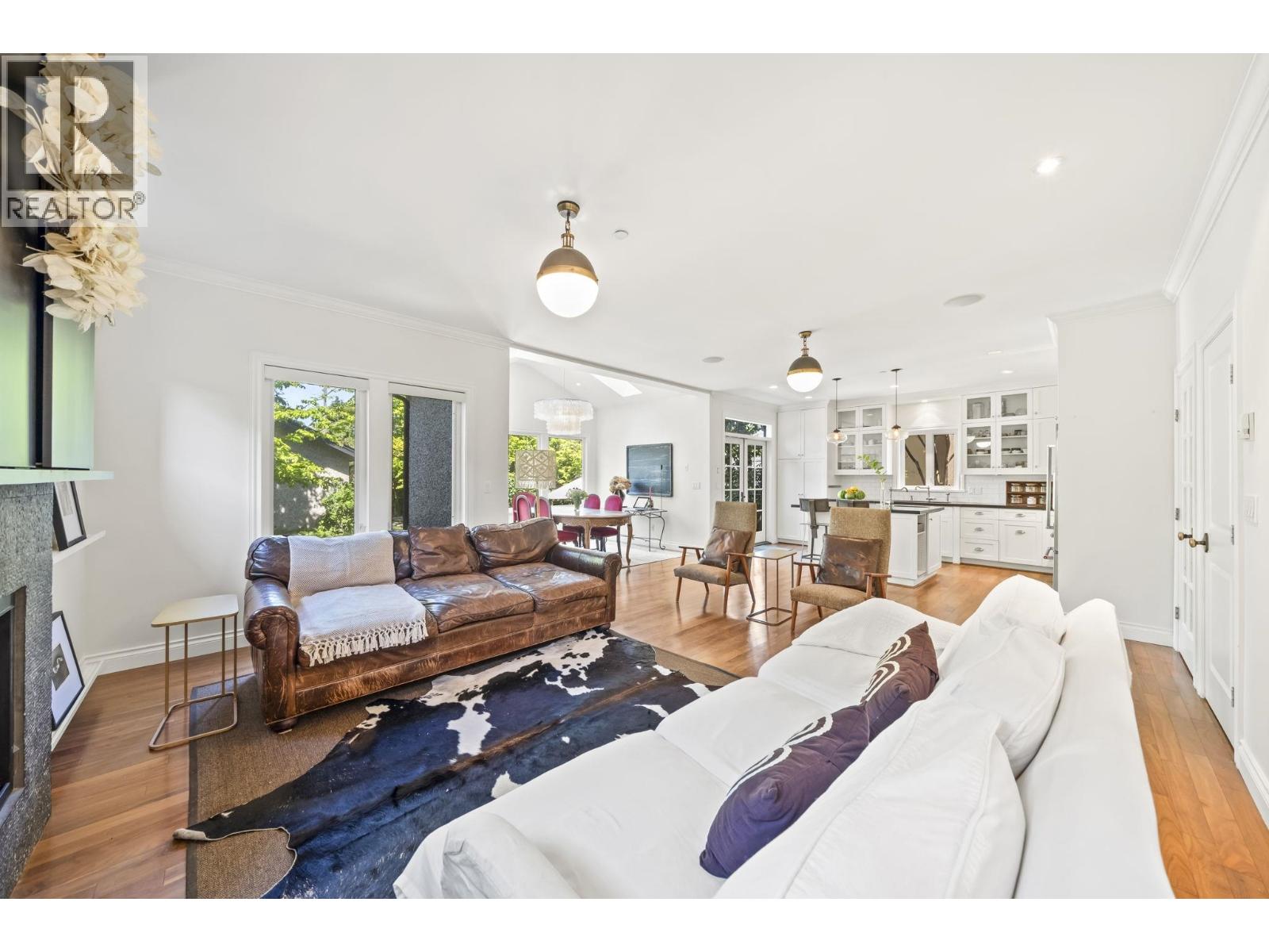 125 W 39TH AVENUE