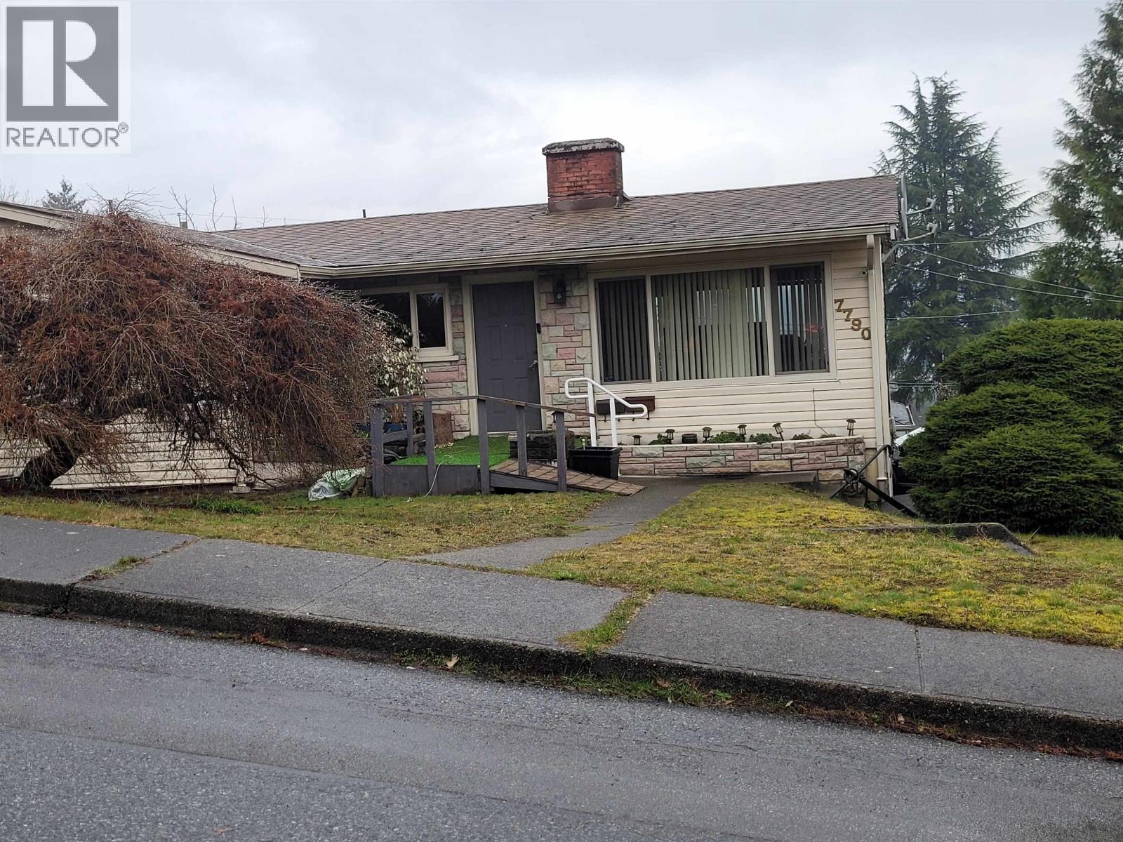 Photo 1 of 11 — 7790 ELFORD STREET, Burnaby, BC V3N4B7