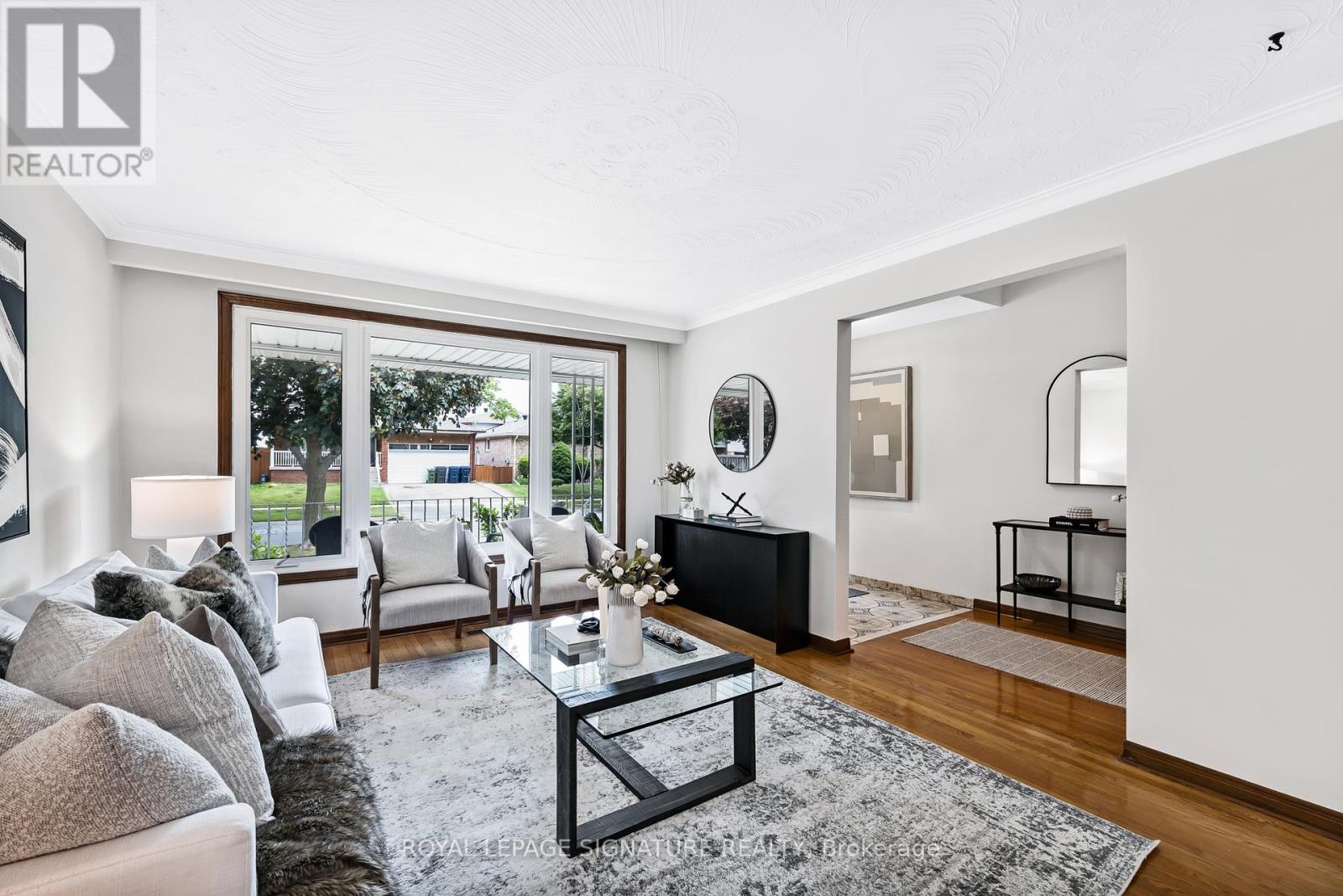 28 GREENDOWNS DRIVE