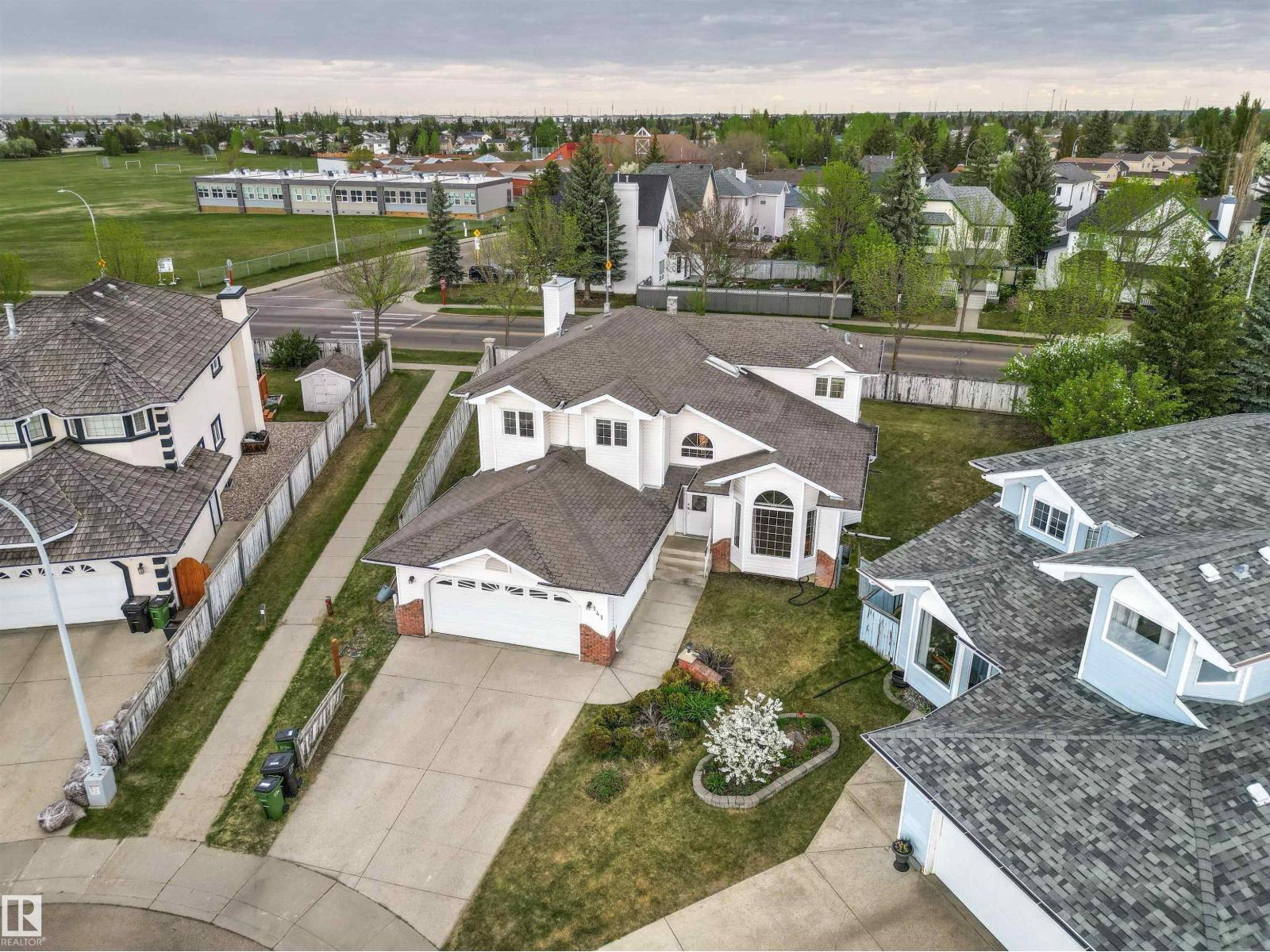 141 KULAWY DR N NW