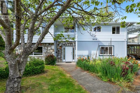 1616 Sarita Pl Saanich BC V8N3J4