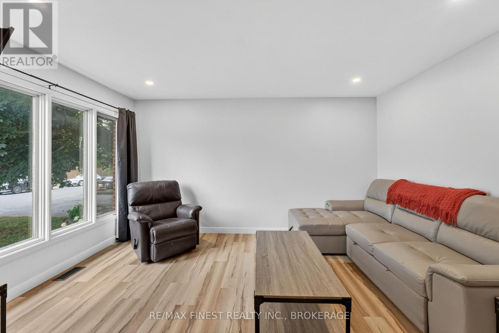937 PURCELL CRESCENT